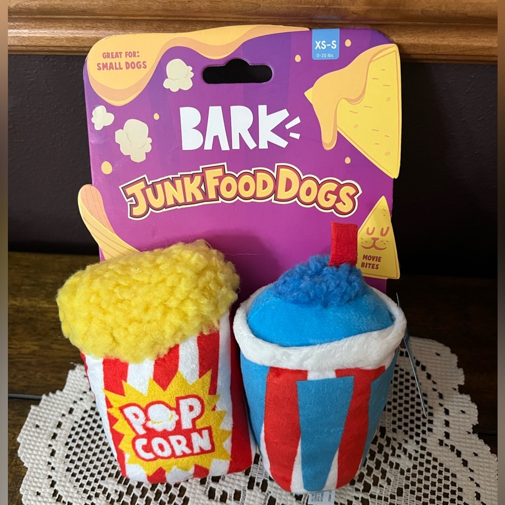 ✨NWT - BARK Junk Food Movie Bites Dog Toy✨ - Picture 1 of 4